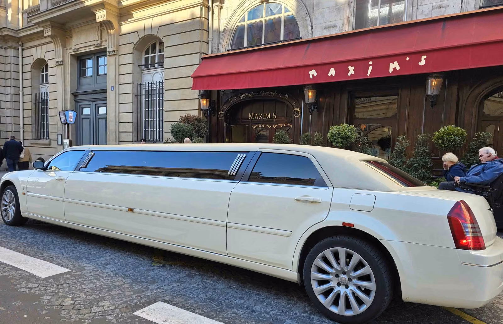 Soirée à Paris en limousine, Paris Limousines (2/8)