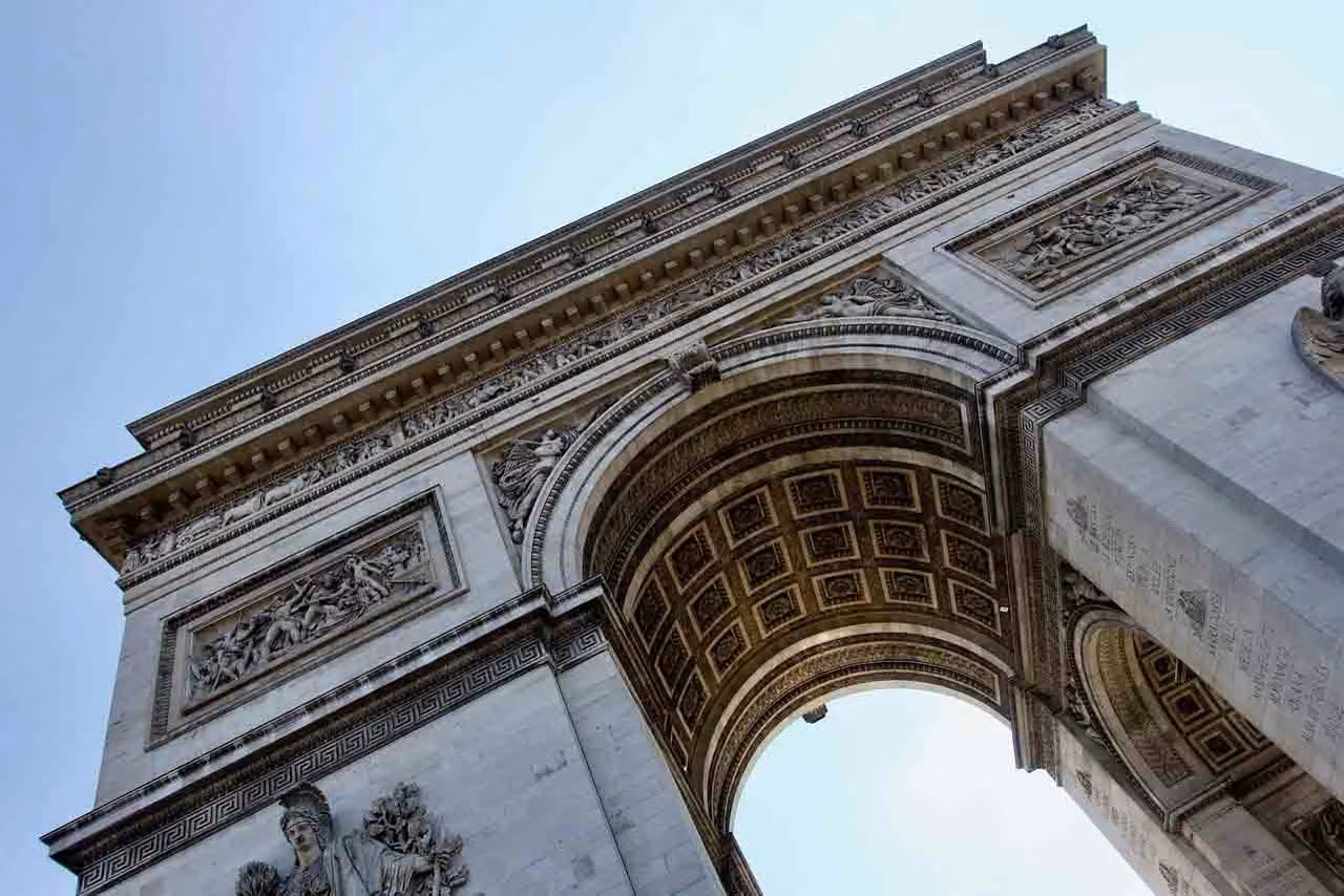 Arc de Triomphe à Paris, itinéraire de prestige en mise à disposition