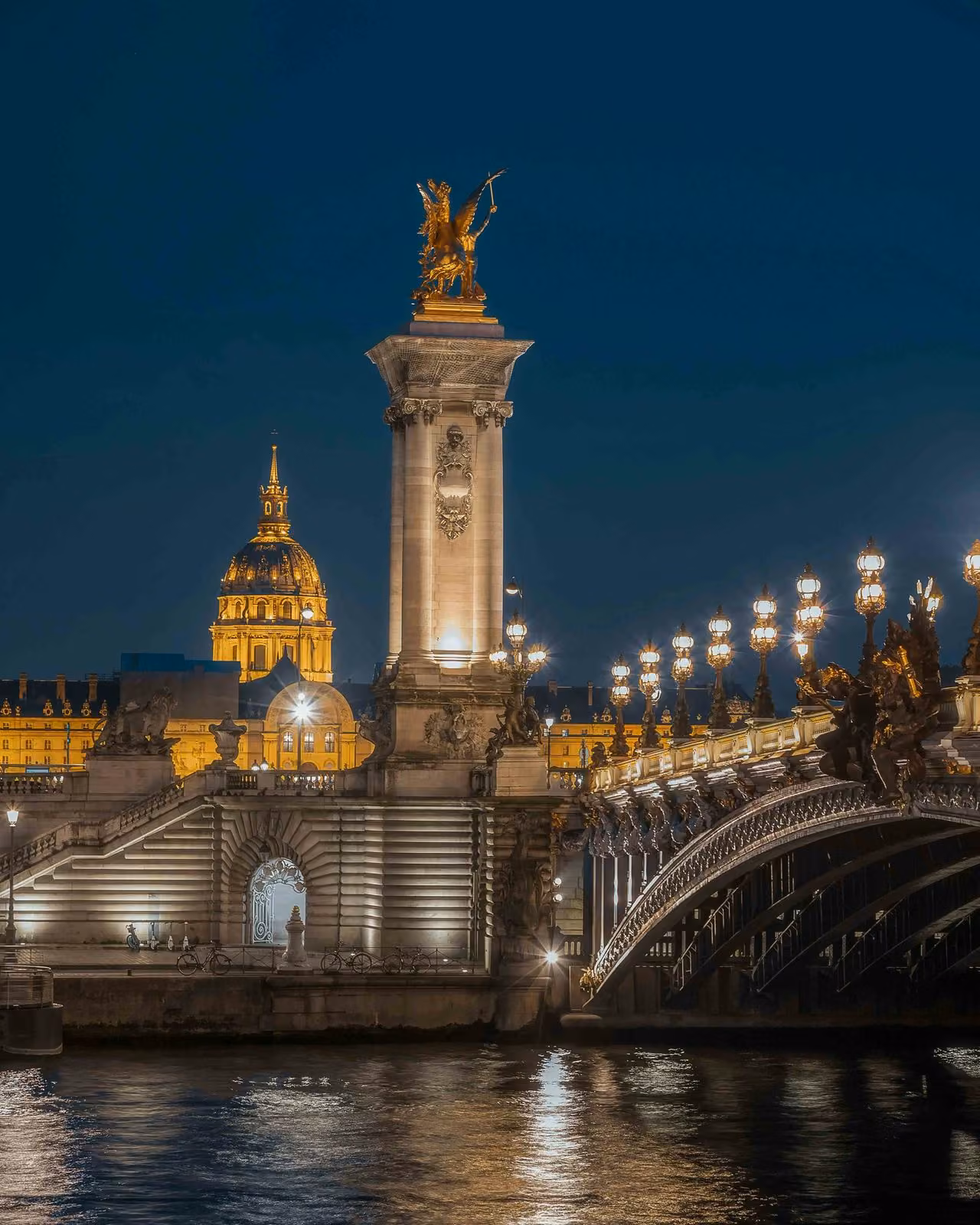Paris by night, lumières de la ville depuis une limousine